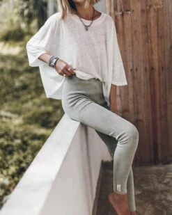 The White Loose Linen T-Shirt -Modern Ladies Wear Store IMG 6010 6e3fd27f 1fa7 4d69 ab3e afb11eedcdeb