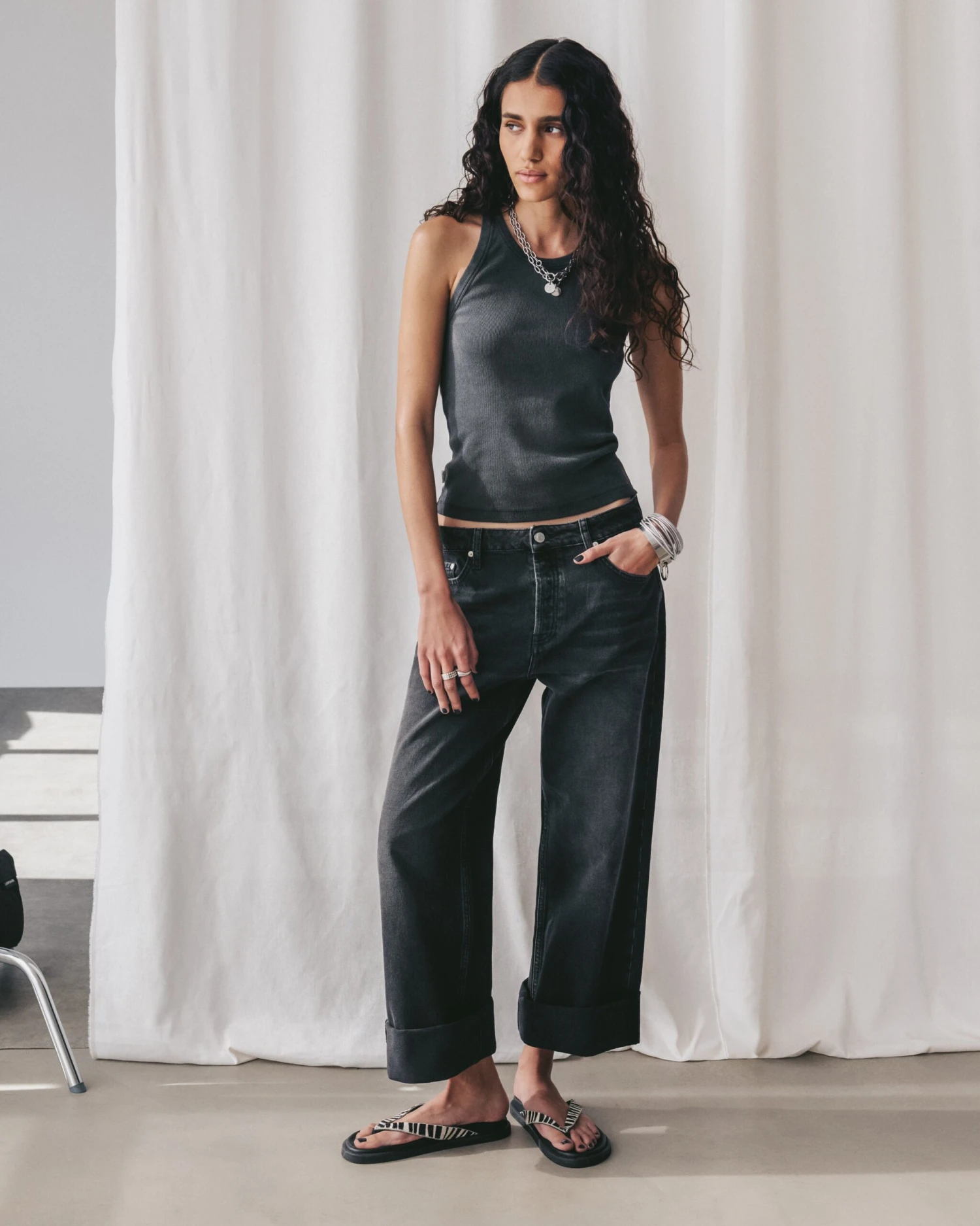 The Black Baggy Jeans 7 The Black Baggy Jeans - Image 5