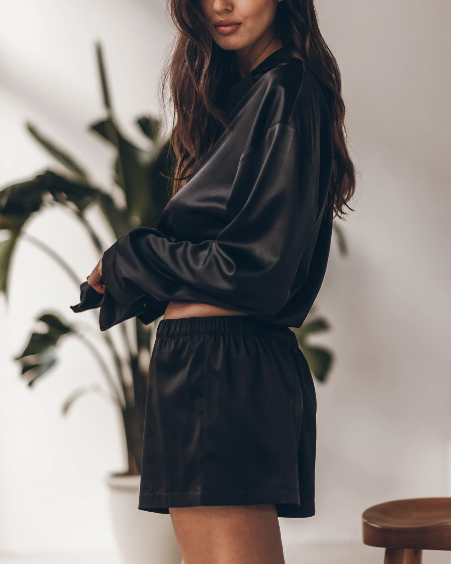 The Black Silk Shirt 7 The Black Silk Shirt - Image 5