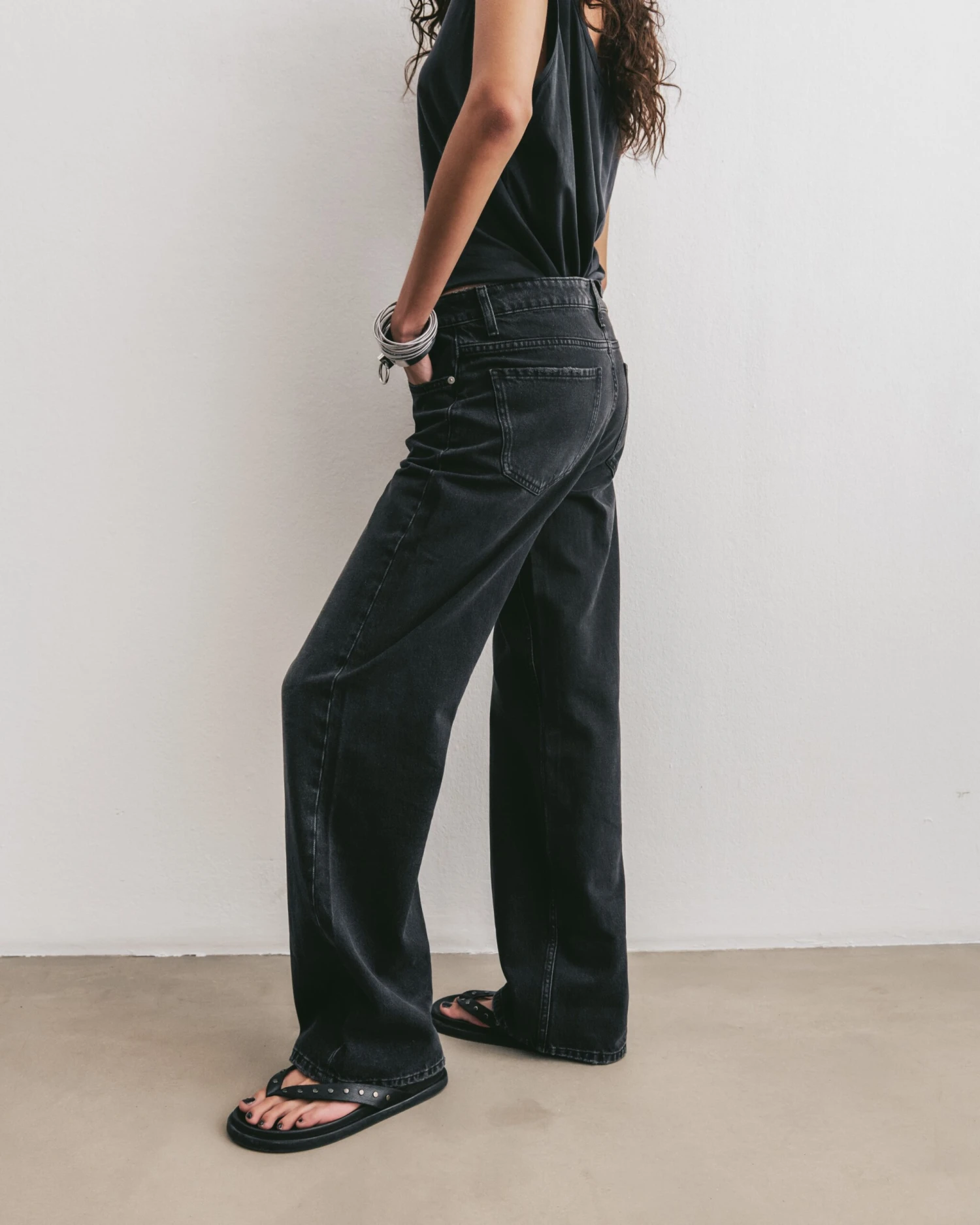 The Black Loose Jeans 5 The Black Loose Jeans - Image 3