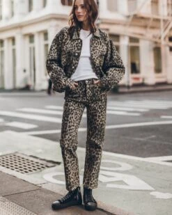 The Leo Cropped Straight Jeans -Modern Ladies Wear Store mikuta leo denim jacket leo cropped straight jeans white standard tank top black platform sneakers model vanessa 5143 d8fce265 9097 4754 aff3 ee6fad85c7f5