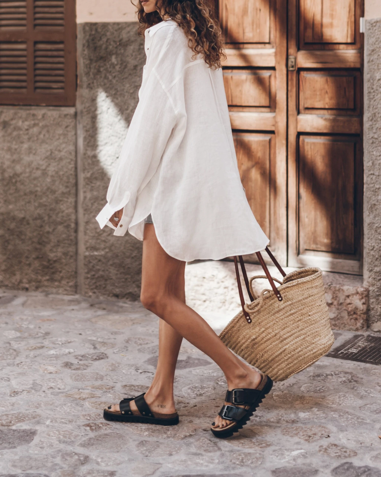 The White Linen Shirt 7 The White Linen Shirt - Image 5