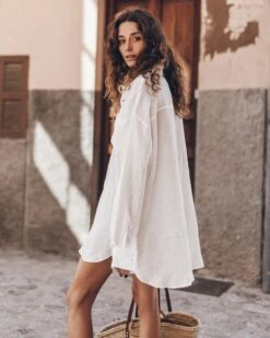 The White Linen Shirt 18 The White Linen Shirt -Modern Ladies Wear Store mikuta light linen shirt model aina 003587