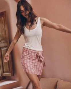 The White Regular Tank Top 16 The White Regular Tank Top -Modern Ladies Wear Store mikuta the pink printed pareo the white regular tank top myriam t SS25 04 3